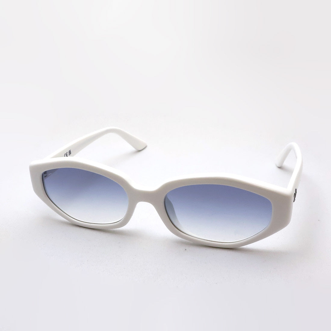 レイバン サングラス Ray-Ban RB4473D 677219 56 幾何学形 ジオメトリック スクエア ホワイト系