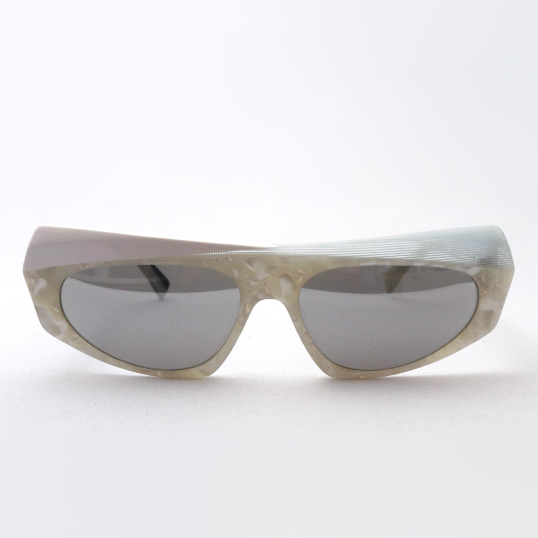 Alan Mikuri Sunglasses ALAIN MIKLI A05041 0026G Pose