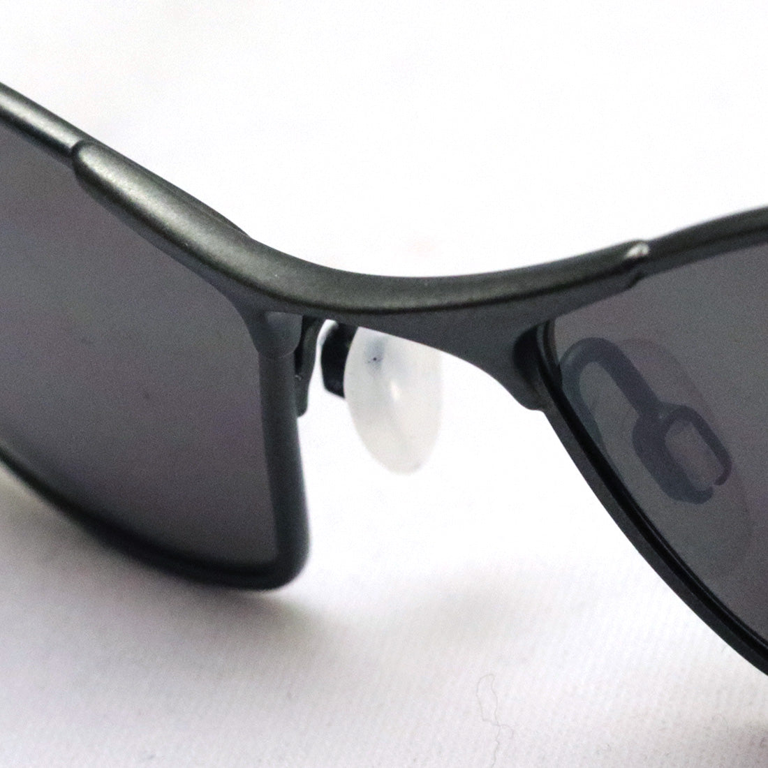 Oakley Prism太阳镜与Wiscal OO4141-01 Oakley Whisker
